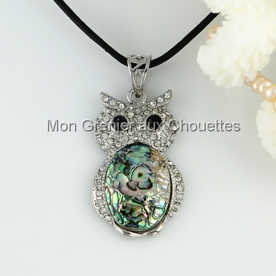 Collier hibou en coquillage, couleur argenté, nombreux strass