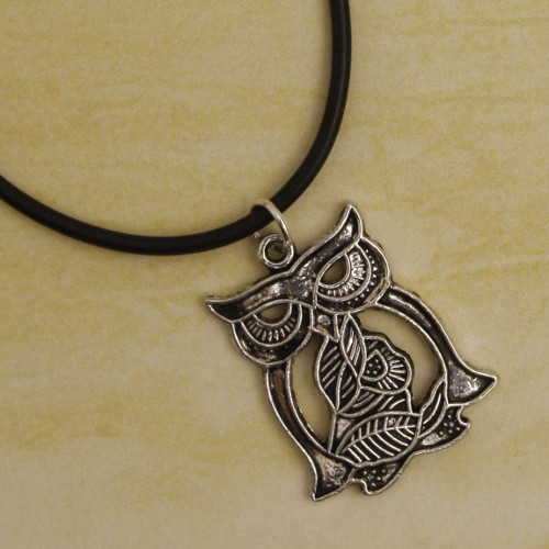 Collier Hibou, filigrane couleur argent